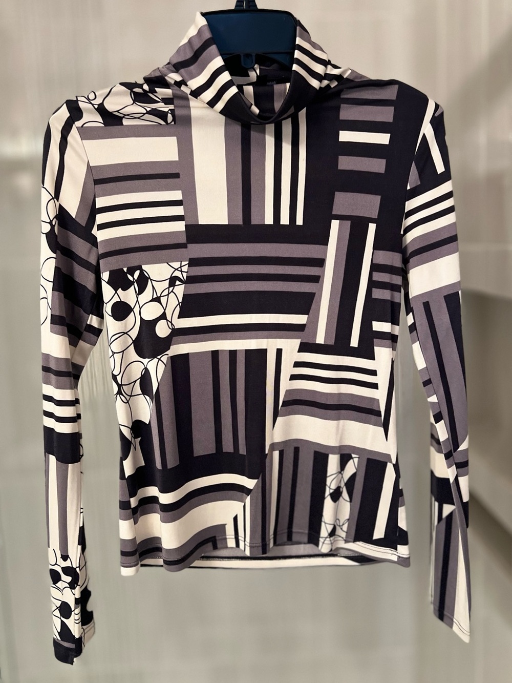David Meister 100% Silk Geometric Abstract Print Turtleneck Top Black White S